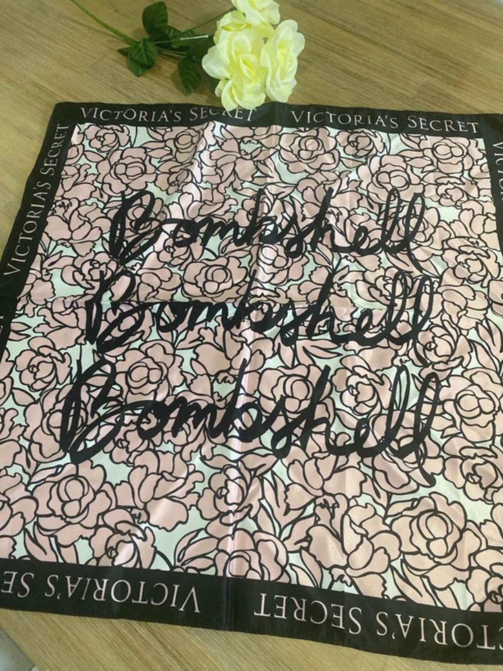 Victoria's Secret Pink  bombshell scarf
